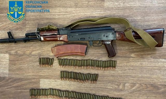 Житель Бериславского района торговал оружием и боеприпасами
