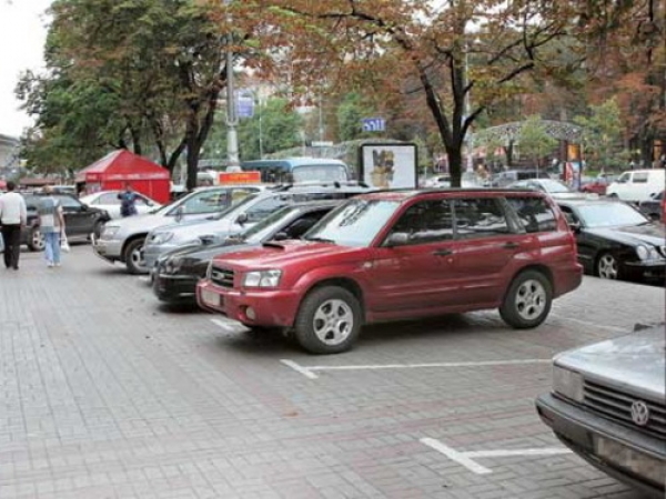 В Херсоне «исчезло» бомбоубежище – теперь там парковка 