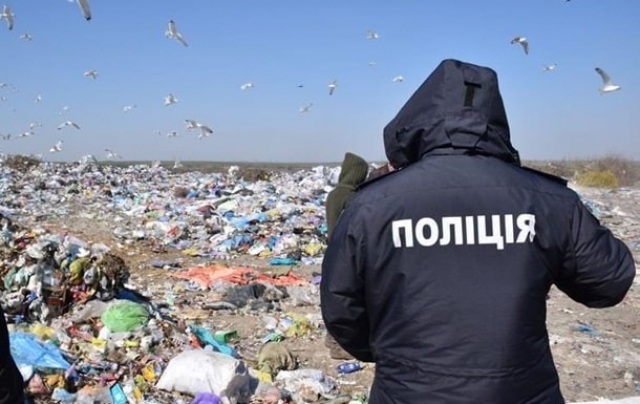Юная мать выбросила новорожденного ребенка на свалку