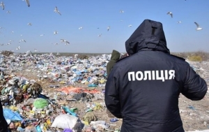 Юная мать выбросила новорожденного ребенка на свалку