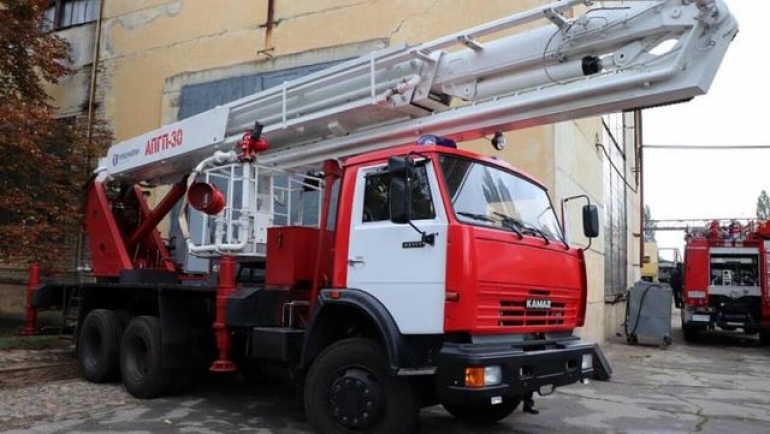 Первый пожарный подъемник, изготовленный на Херсонском предприятии «Судмаш» отправится в Луганскую область