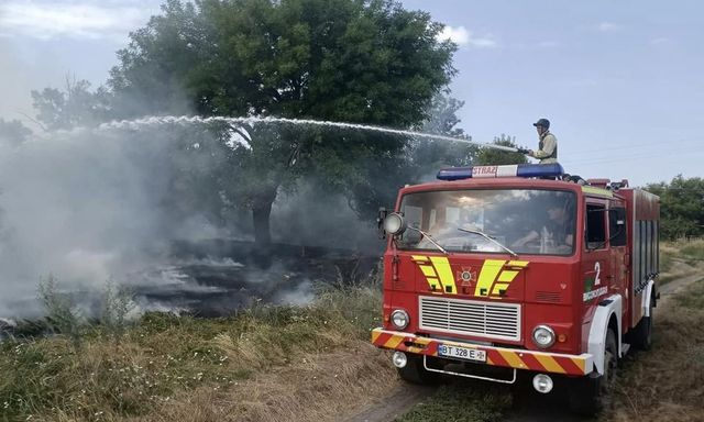Спасатели за сутки ликвидировали на Херсонщине 8 пожаров (фото)
