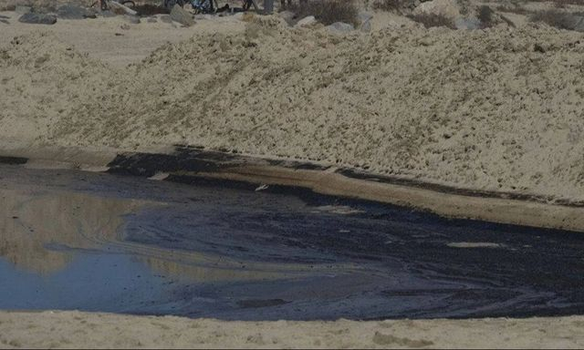 Нефтяное пятно в Черном море может распространиться на побережье Херсонской и Одесской областей