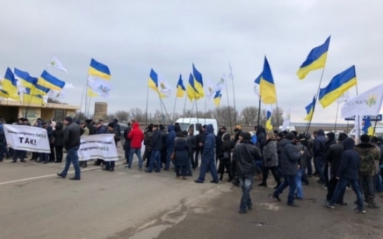 Херсонские аграрии перекрыли трассу, требуя справедливого возмещения НДС