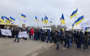 Херсонские аграрии перекрыли трассу, требуя справедливого возмещения НДС