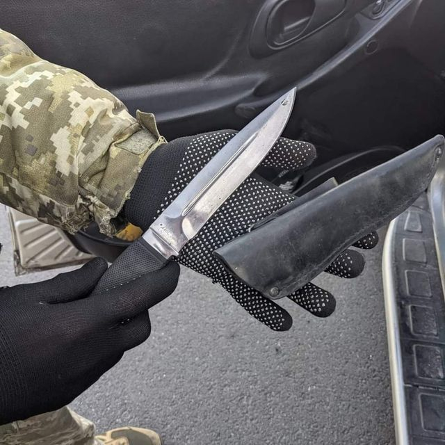 В автомобиле на КПВВ «Чонгар» нашли холодное оружие