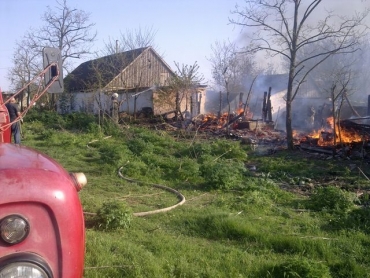Пожары на Херсонщине уничтожили хозпостройки во дворах