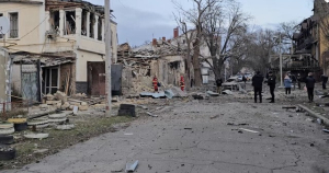 Россияне убили трех жителей Херсона, повреждены жилые дома и вокзал
