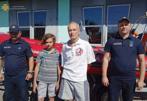 В Скадовске спасли отца с сыном, которых на лодке унесло в открытое море