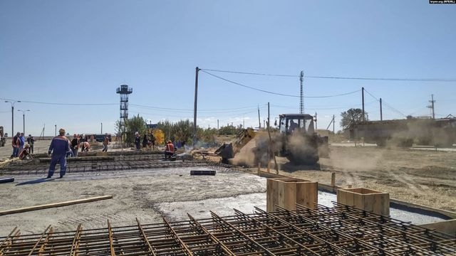 На админгранице с Крымом полным ходом идет обустройство КПВВ