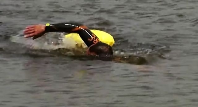 Мастер спорта из Херсона проплыл по Днепру 980 км