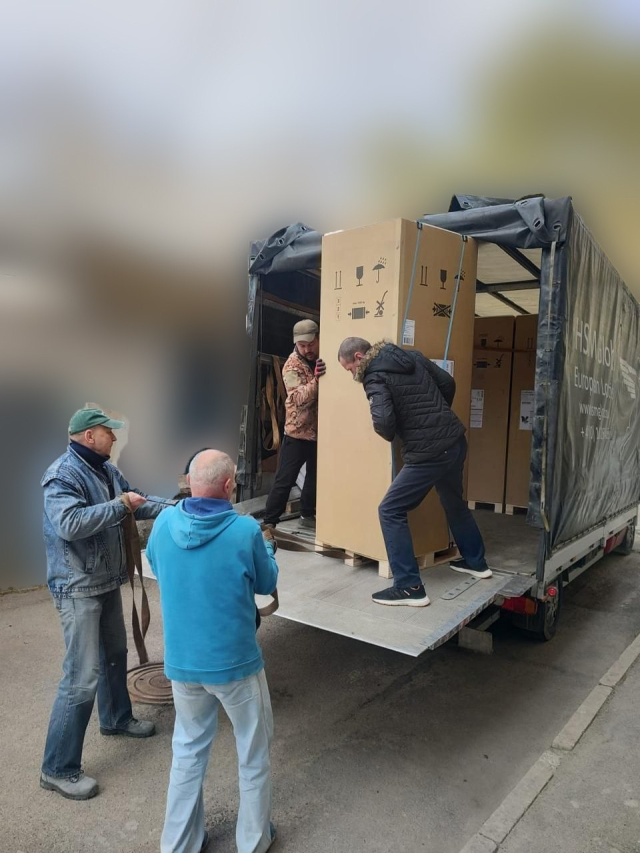 Больницы Херсона получили холодильники для хранения донорской крови