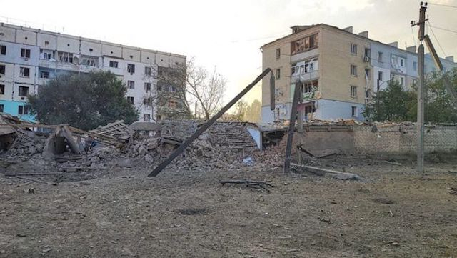 Враг сбросил бомбы на жилые кварталы Берислава и двух сел, погиб 43-лений мужчина