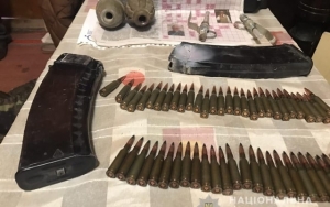 У жителя Олешек нашли арсенал боеприпасов
