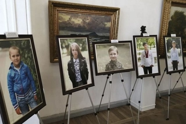 Выставка фотографий «Мой папа – герой» открылась в областном центре