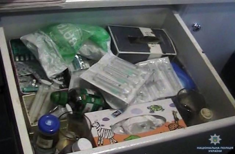 Жительница Херсона организовала дома масштабное производство наркотиков
