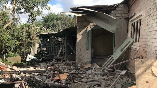 Жителям поврежденных домов выдают строительные наборы