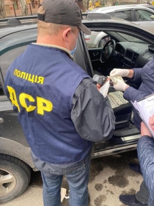 Чиновницу исполнительной службы подозревают во взятке