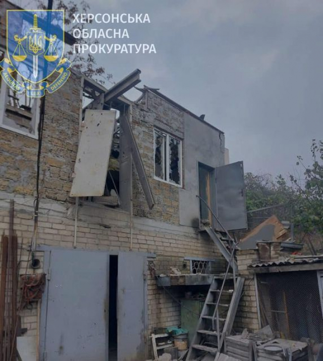 Во время обстрела Корабельного района Херсона в своем доме погиб мужчина