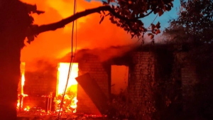 В Токаревке во время пожара после вражеского удара погиб пожилой мужчина
