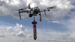 Оккупанты при помощи FPV-дрона ранили в Отрадокаменке двоих человекм