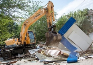 В Херсоне демонтируют восемь торговых точек, установленных незаконно