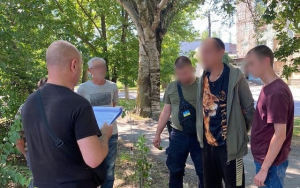 Херсонец за 50 тысяч гривен пытался продать автомат Калашникова