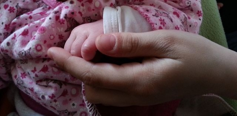 Жительница Ольговки в роддом приехала вместе с новорожденной дочкой