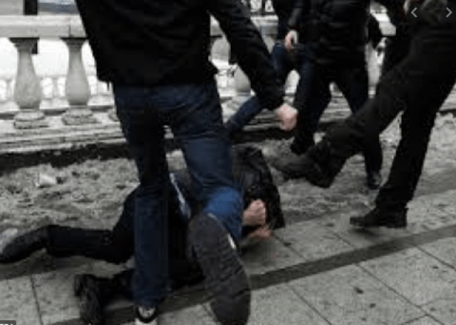 Хулиганам, которые напали на прохожих, грозит лишение свободы