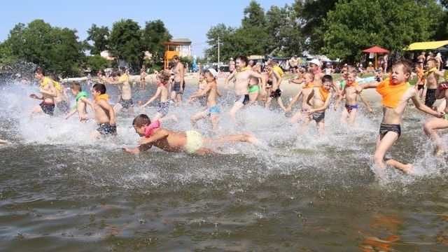 В Гидропарке Херсона работает бесплатная школа плавания