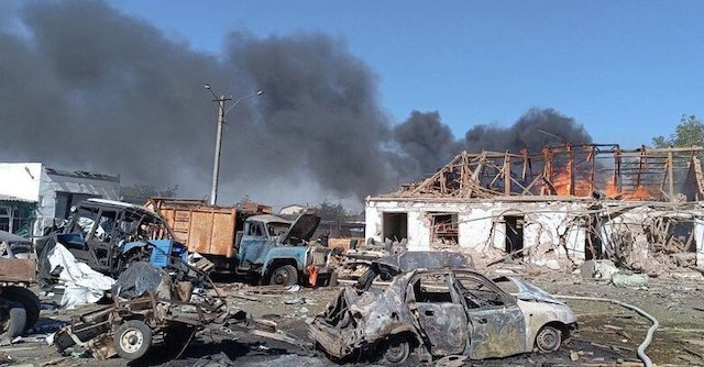 Россияне сбросили на Берислав авиационные бомбы и убили трех жителей