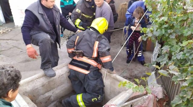 В Олешковском районе в глубокий колодец упала девочка