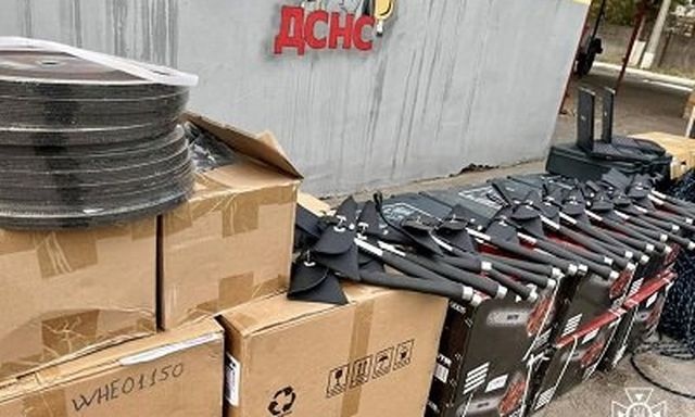 Херсонские спасатели получили от «Спільно HUB» гуманитарную помощь