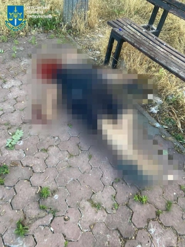 Вражеский снаряд настиг мужчину в херсонском парке - он погиб