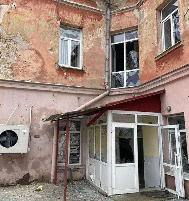 Враг атаковал медицинское учреждение в Херсоне