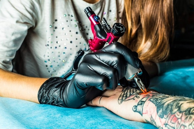 Как правильно ухаживать за татуировкой в первые дни: полезные советы