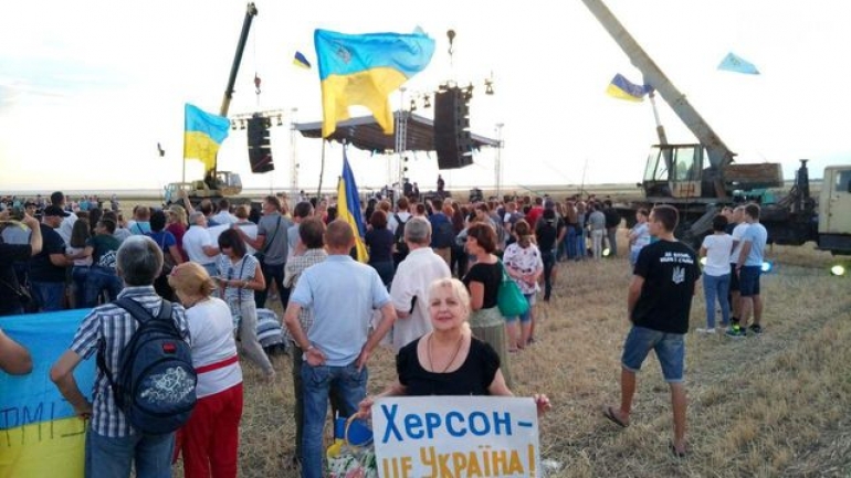 На границе с Крымом группа Бумбокс провела концерт в поддержку Сенцова