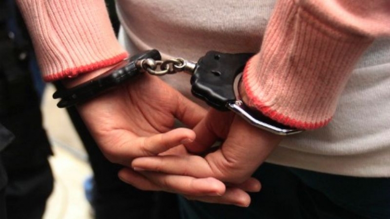 Жительница села вместе с соседкой задержала квартирную воровку