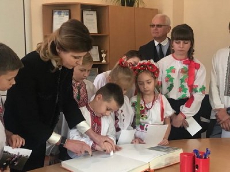 Марина Порошенко побывала в Херсонской области и презентовала новый образовательный проект