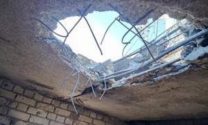Во время вражеского обстрела Херсона тяжело ранена женщина