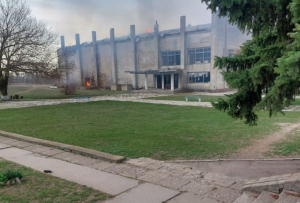 Оккупанты сбросили на Дудчаны авиабомбу и обстреляли село из артиллерии