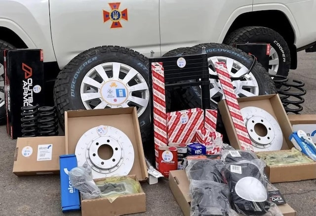 Япония передала херсонским спасателям автомобиль и снаряжение