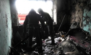 Во время пожара пострадали три человека, один из них скончался в больнице