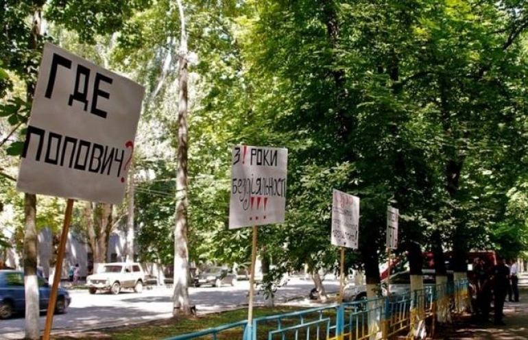 Возле офиса Крымского представителя Президента Украины установлены палатки – активисты начали акцию протеста