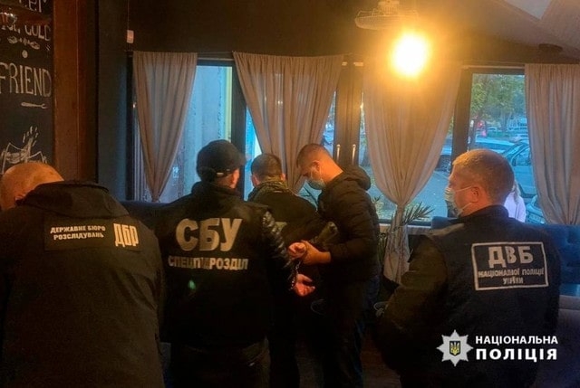 Патрульный полицейский торговал наркотиками