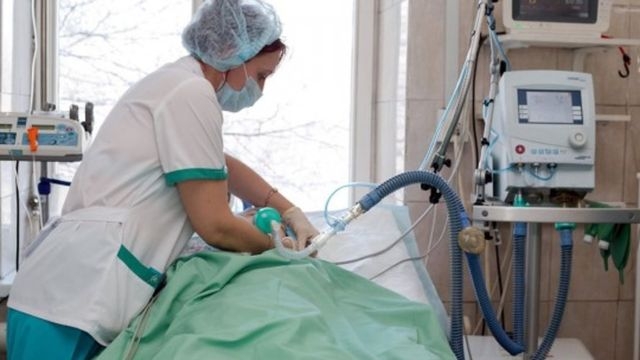 Пострадавшая во время урагана женщина находится в тяжелом состоянии