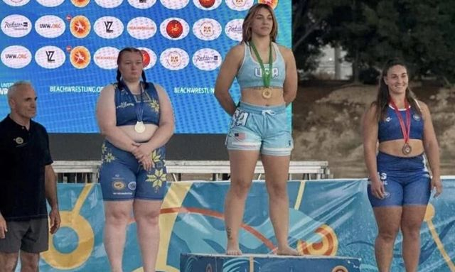 На чемпионате мира по пляжной борьбе херсонка завоевала серебряную награду