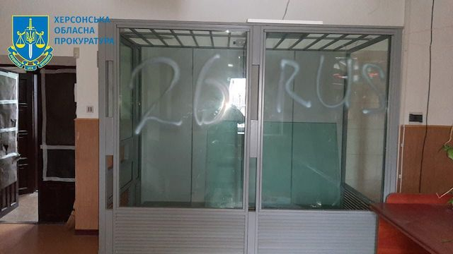 Здание районного суда россияне превратили в штаб, там же держали мирных жителей