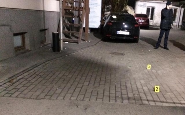 У закрытого кафе в Херсоне произошла драка со стрельбой