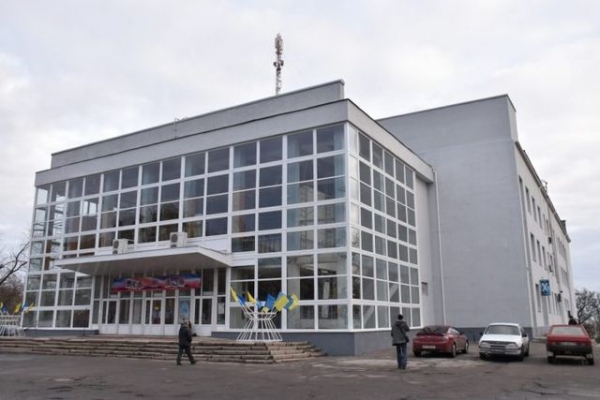 Судьбу спортивного зала во Дворце молодежи решат деньги, которые предложит арендатор